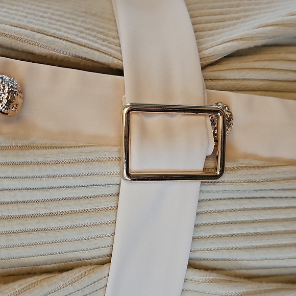 Top - Picture 6 of 16